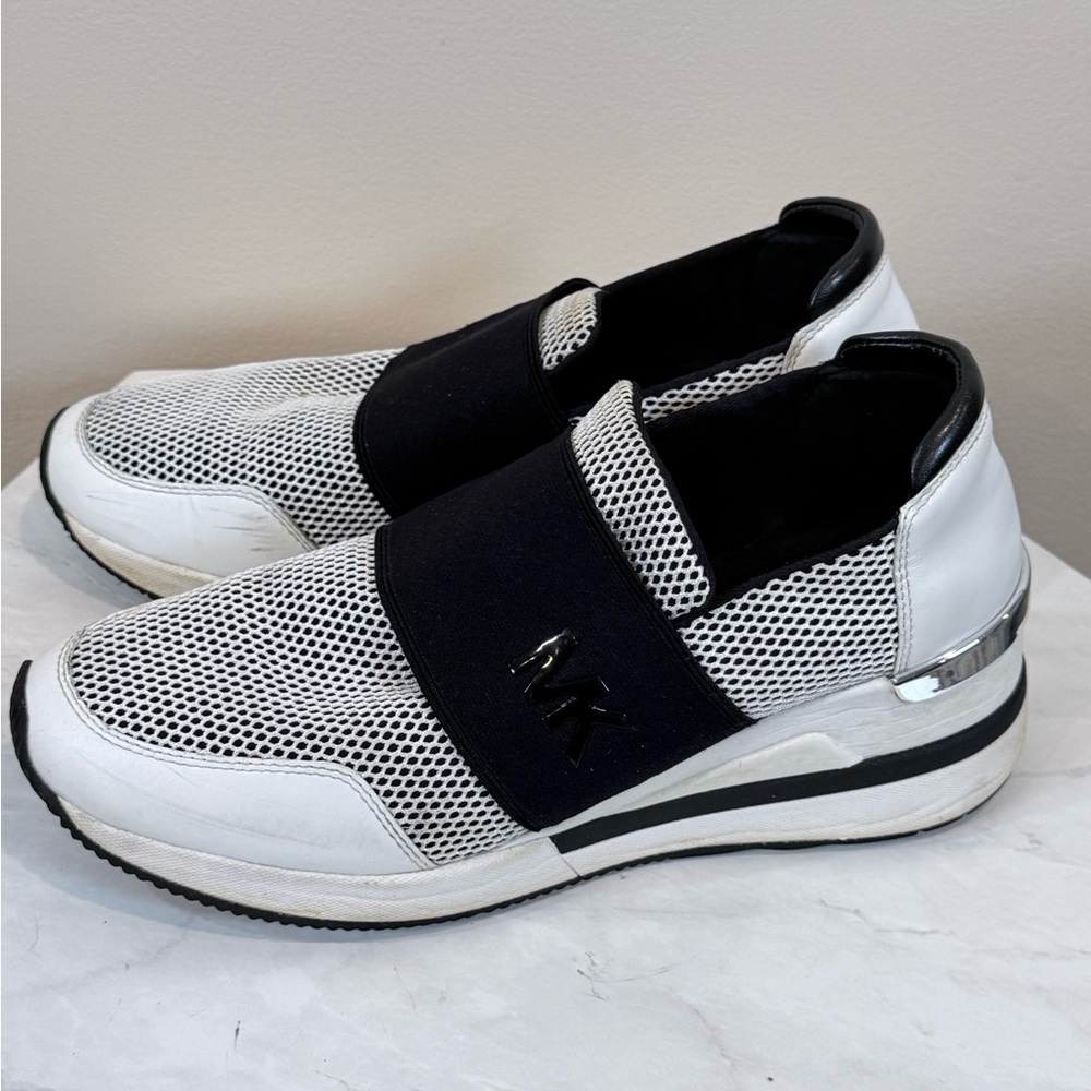 🔥Michael Kors  White and Black Women’s Sneakers Size 8.5 EUC🔥